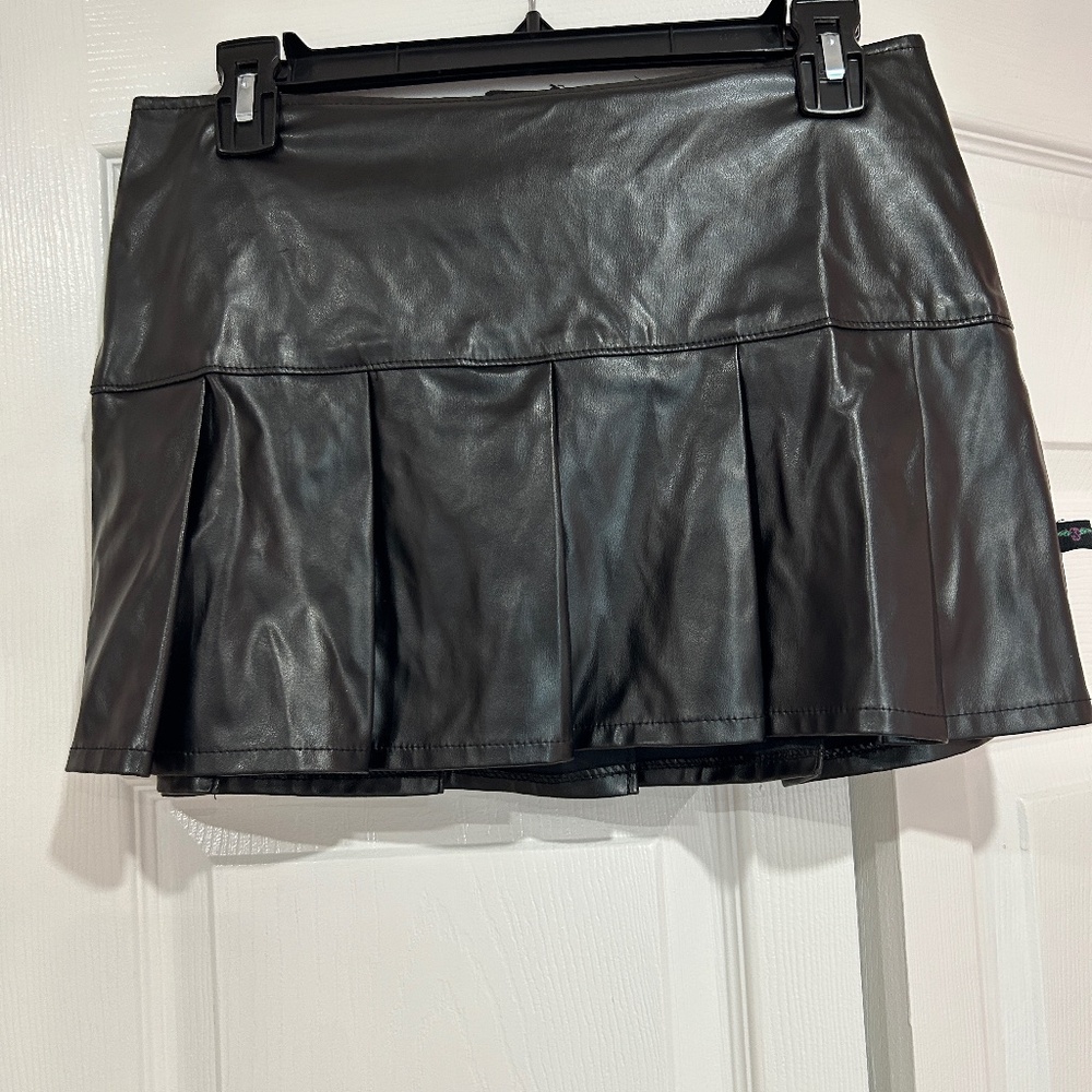 Tripp NYC, medium, Black faux leather mini skirt